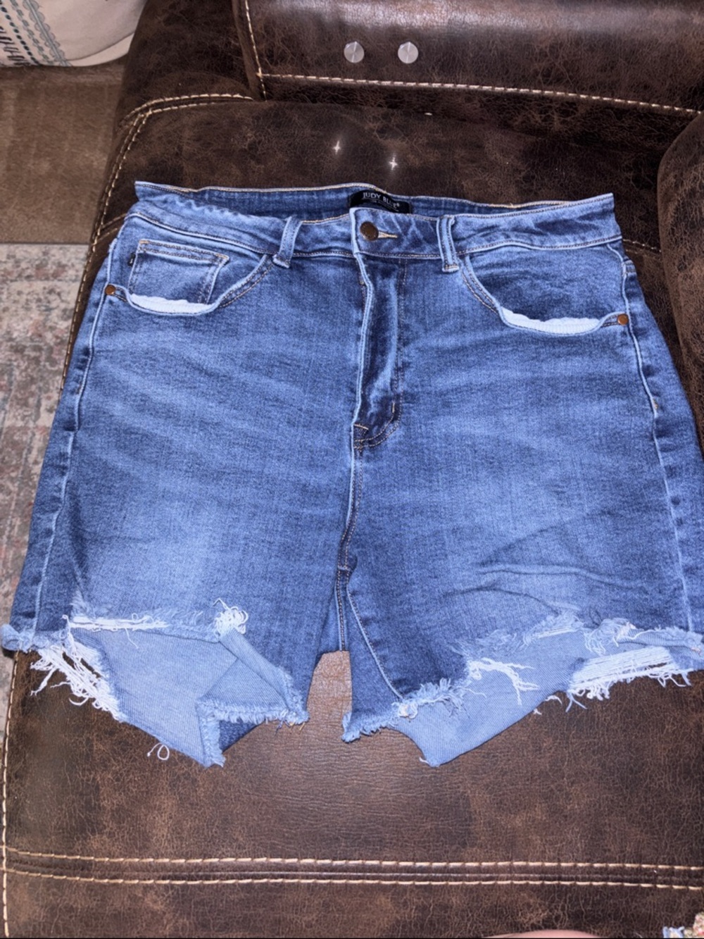 Judy Blue stretch denim cut off shorts - Picture 2 of 6